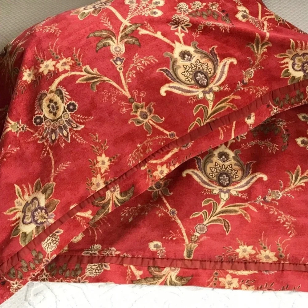 Cindy Crawford Matera Vine King Pillow Shams